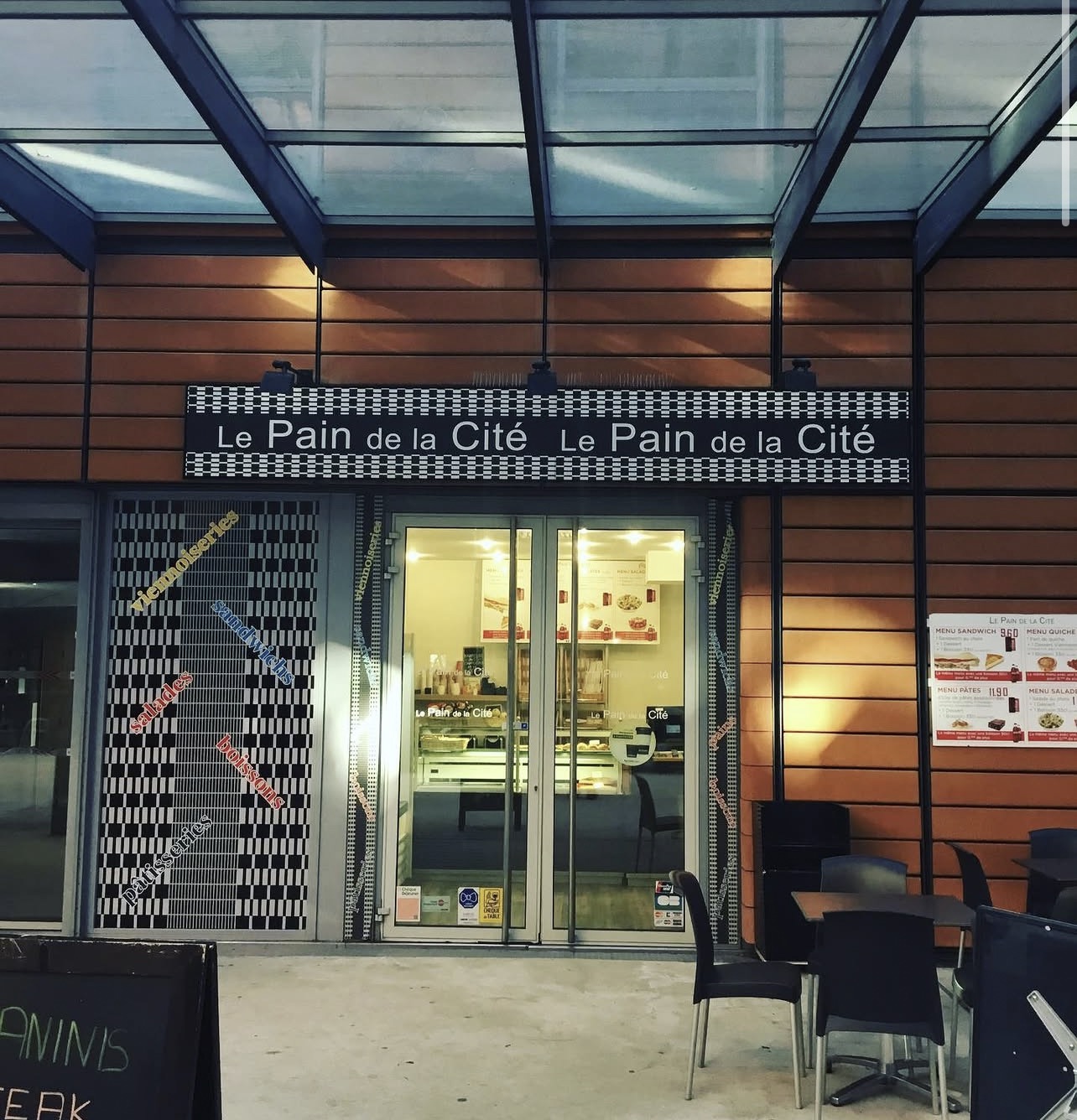 Façade de la boulangerie Le Pain de la Cité, à la Cité Internationale de Lyon