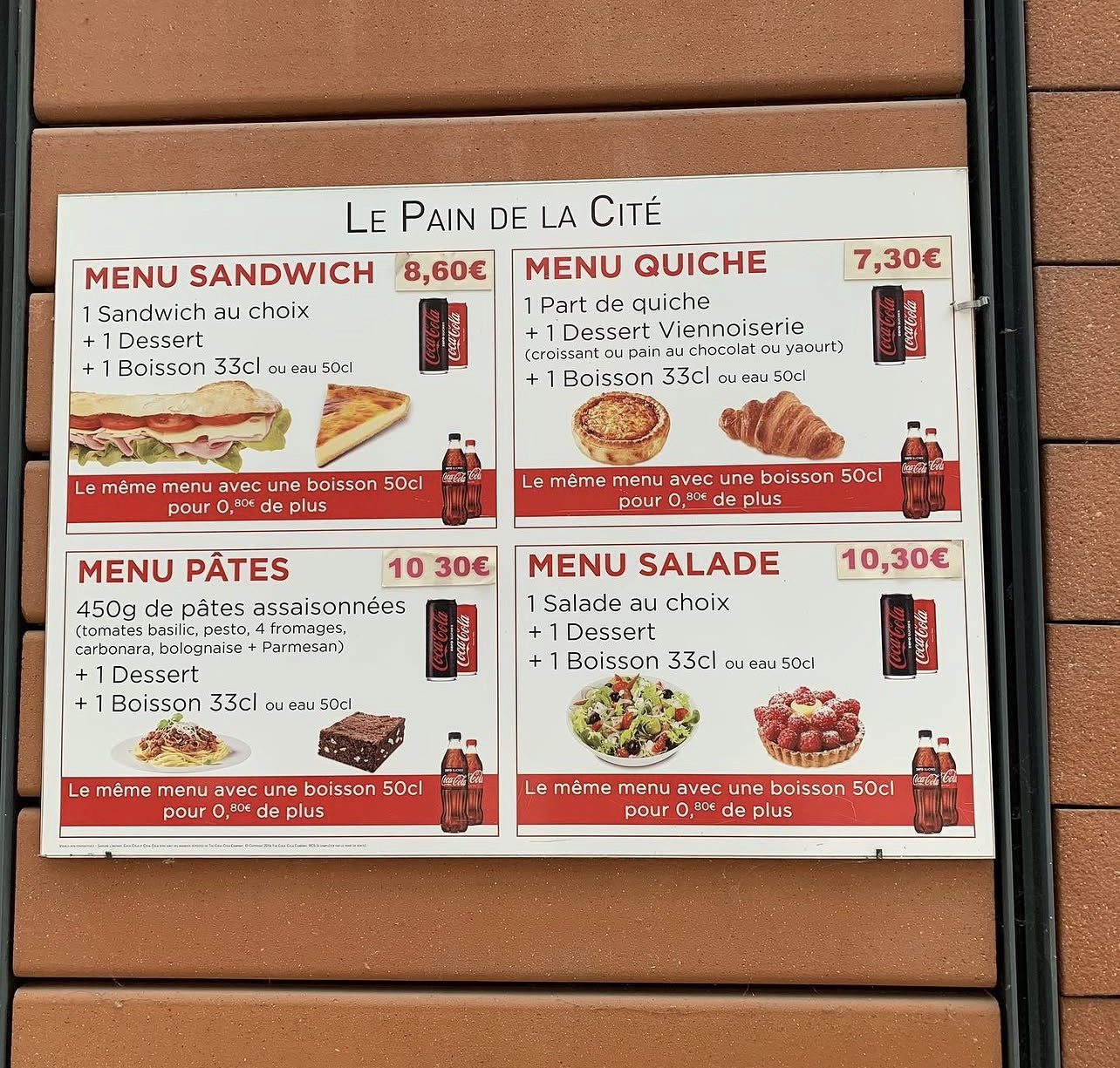 Panneau des formules du midi affiché devant la boulangerie, avec les prix détaillés